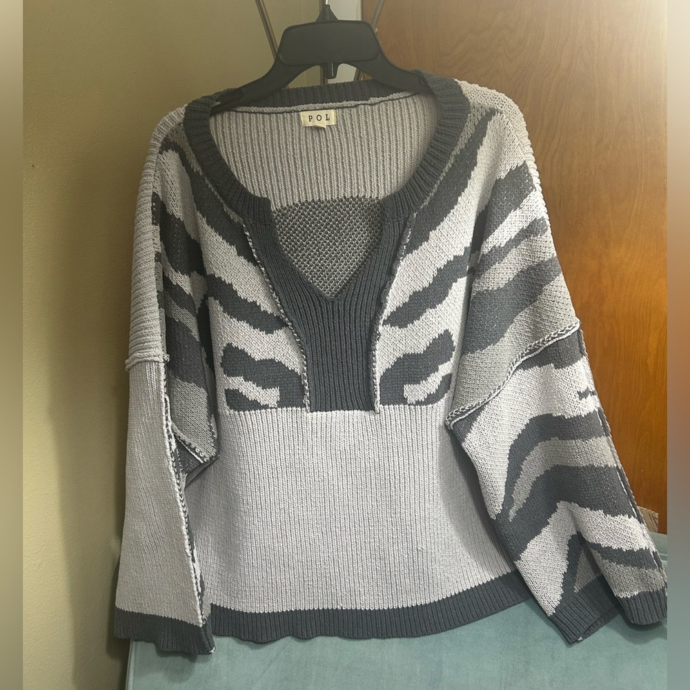 POL Oversized Gray Animal Print Sweater Size Medium